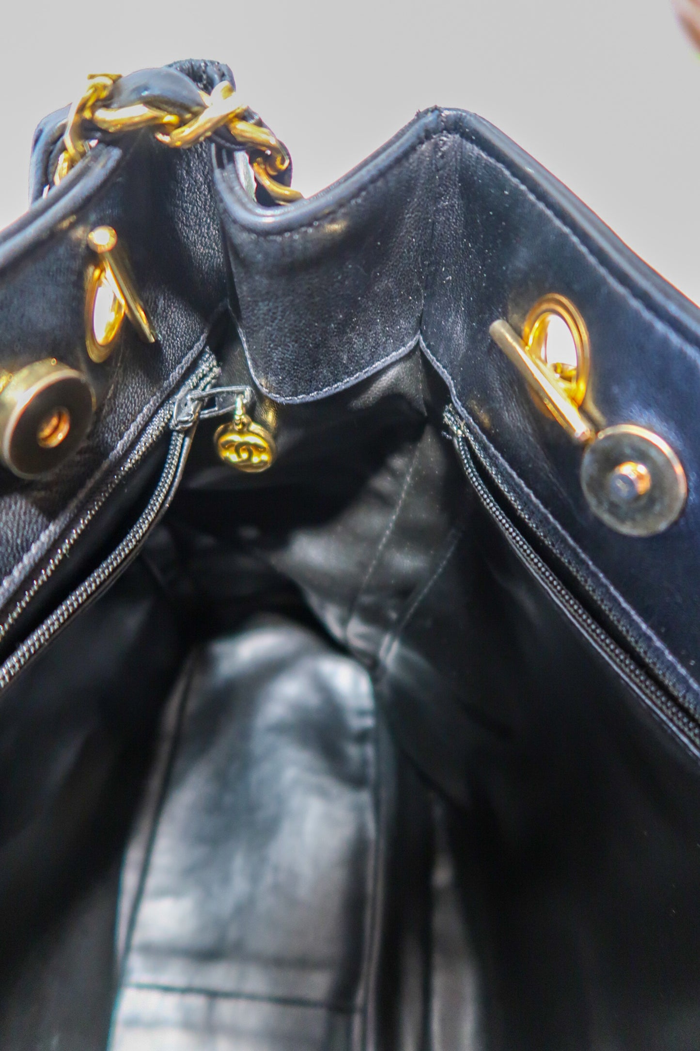 Chanel Vintage Tote Bag – Black Quilted Lambskin with Round CC Logo