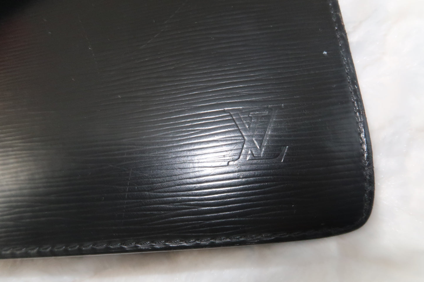 LV Epi Leather Serviette Conseiller