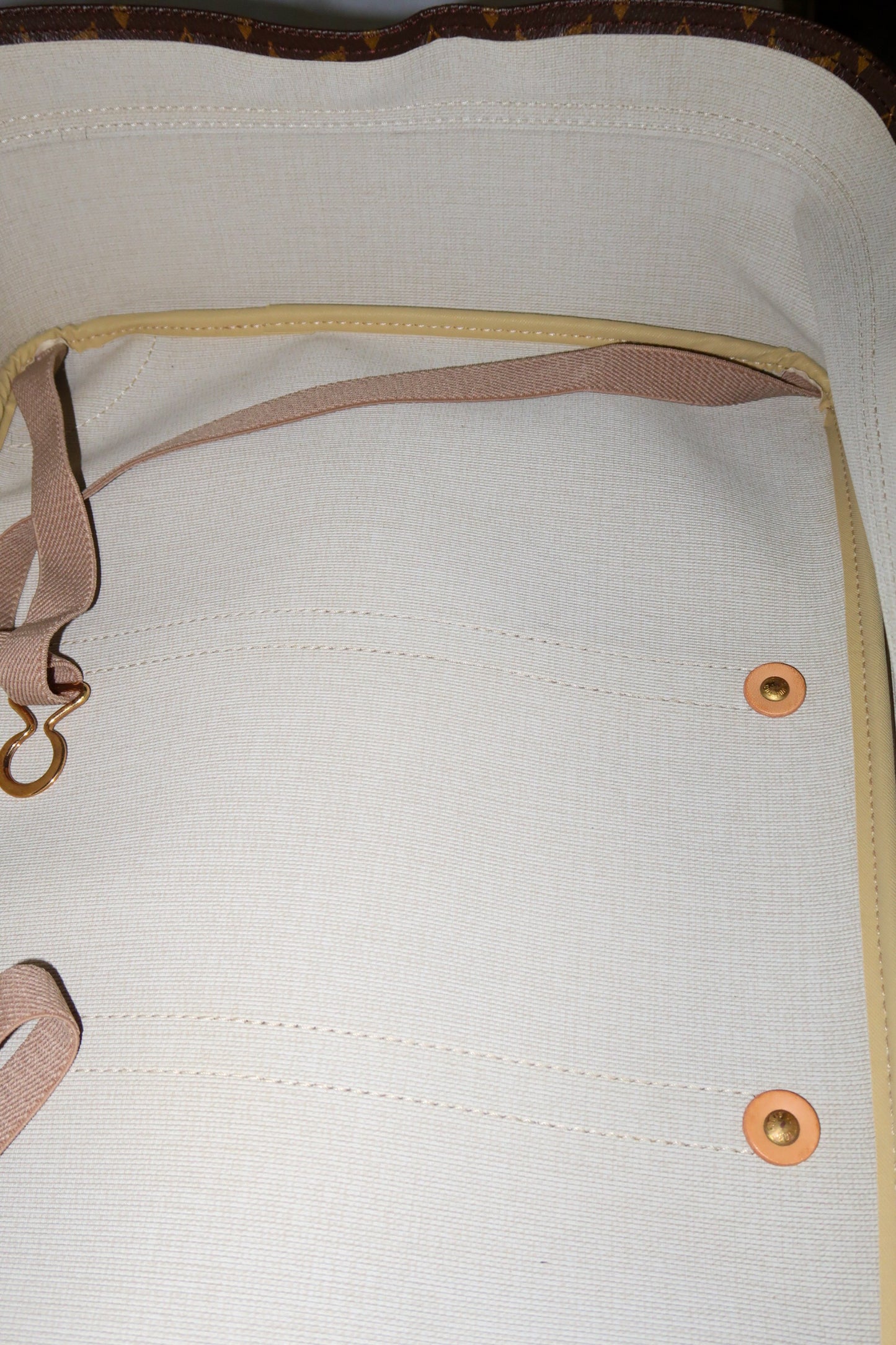 Louis Vuitton Sirius Handbag Monogram Canvas 55