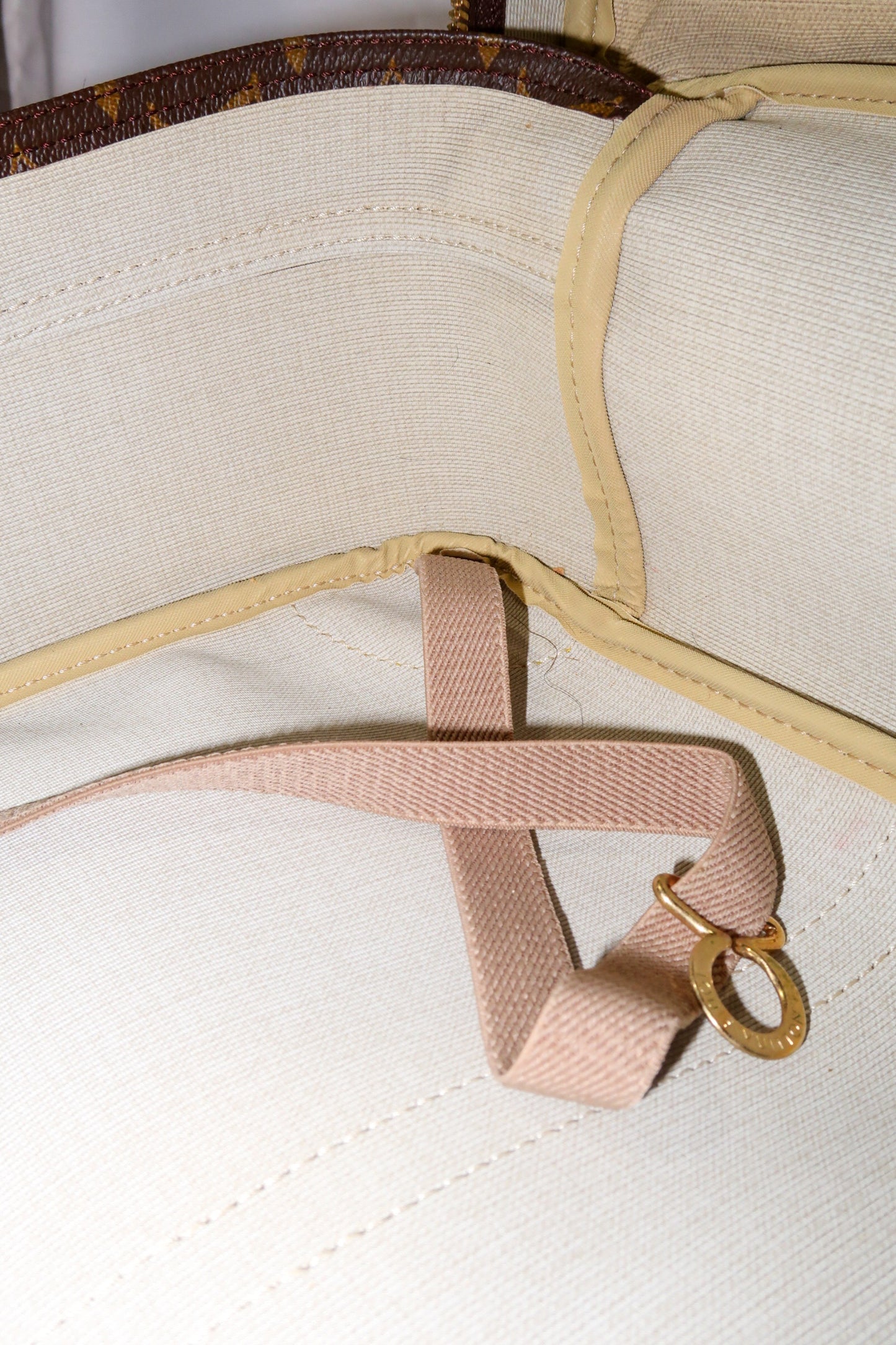 Louis Vuitton Sirius Handbag Monogram Canvas 55