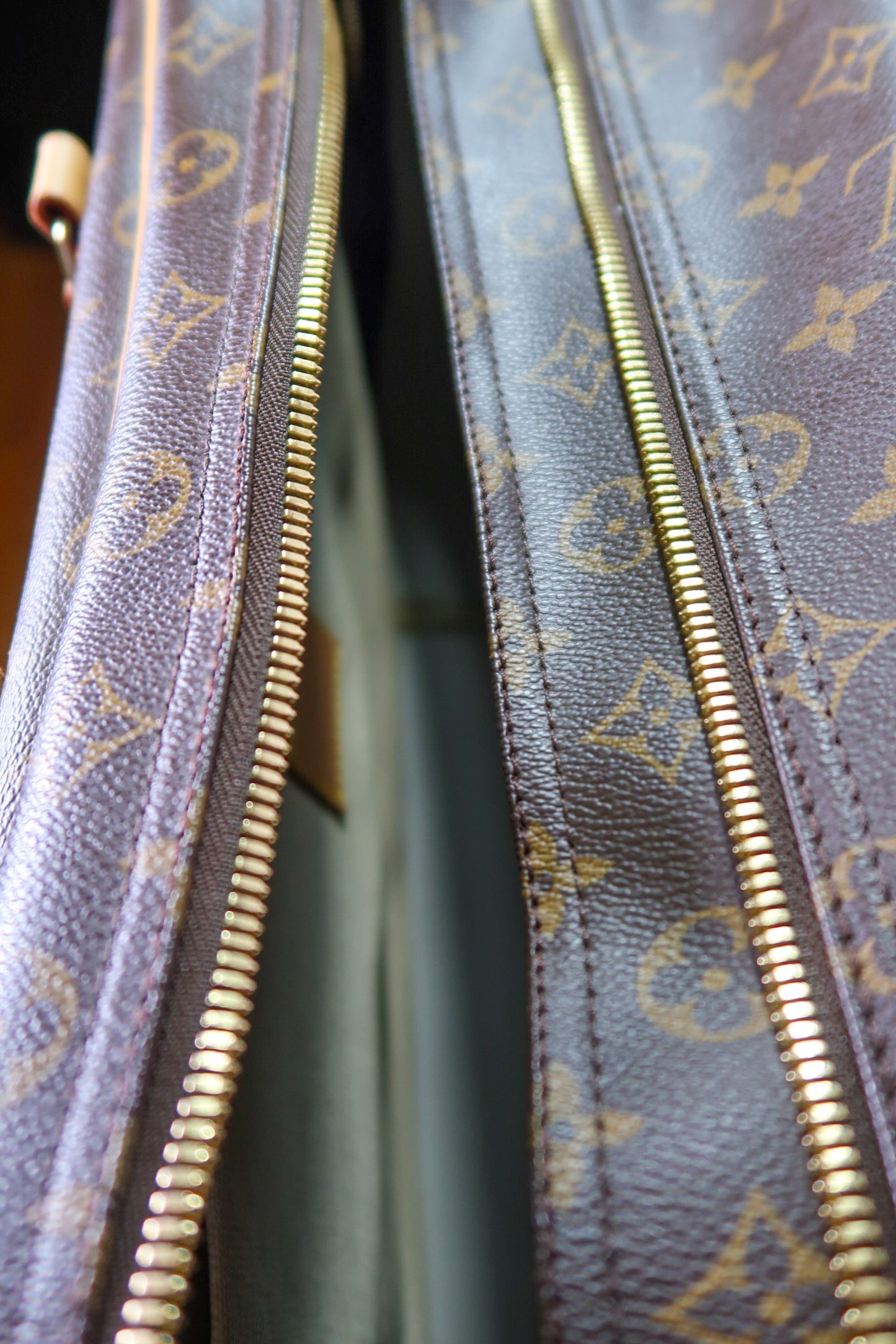 Louis Vuitton Sirius Handbag Monogram Canvas 55
