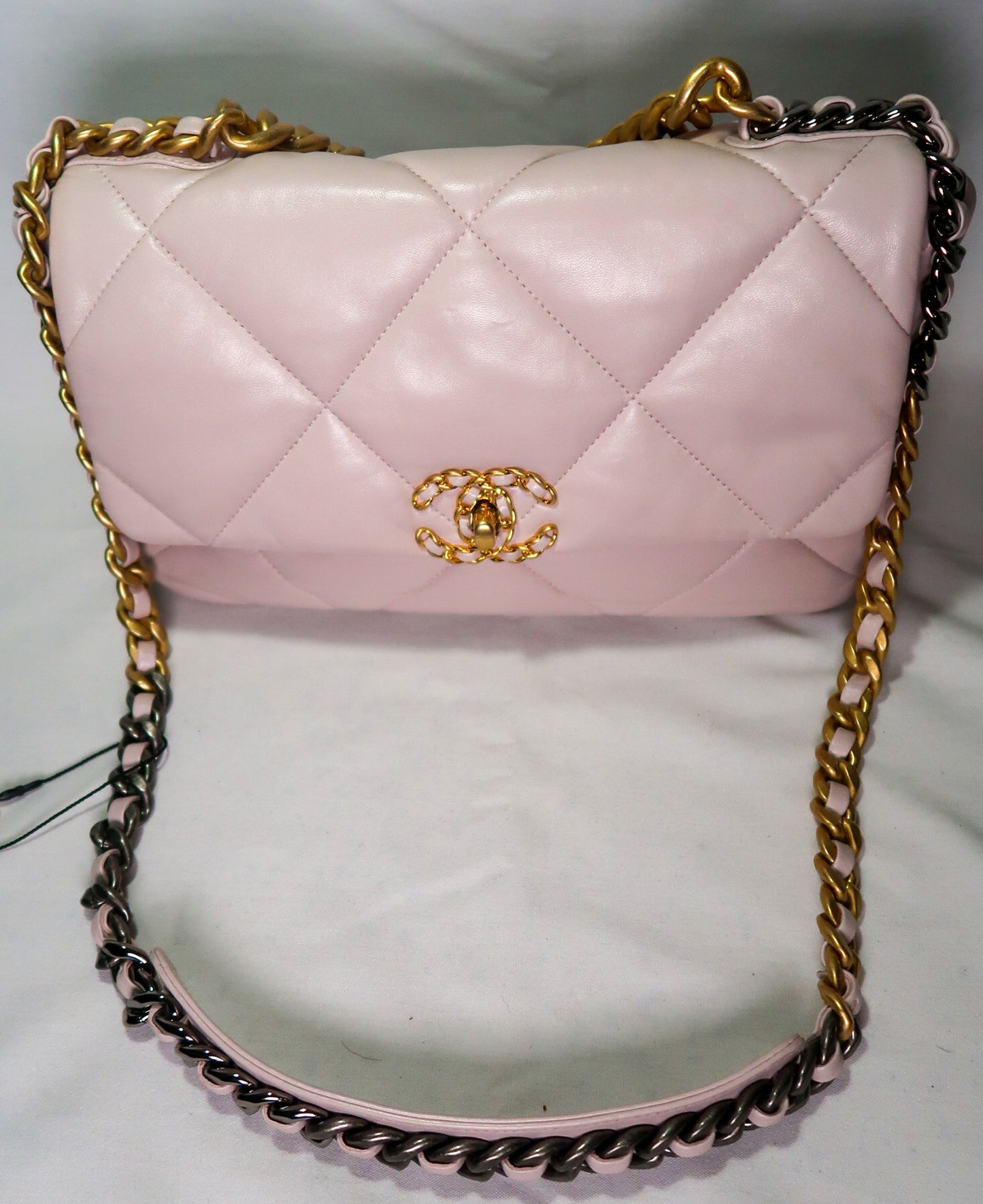 Chanel 19 Flap Bag Agneau Brillant Violet Clair