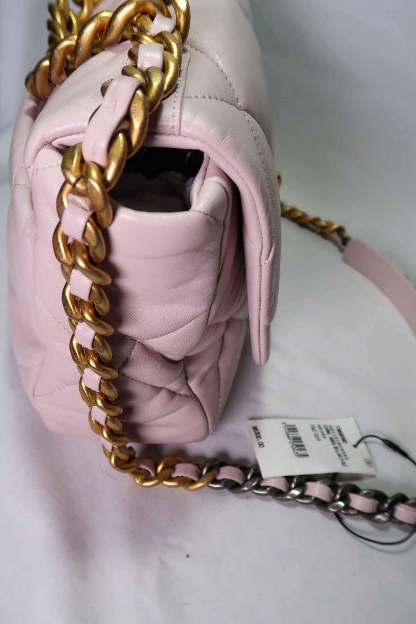 Chanel 19 Flap Bag Agneau Brillant Violet Clair