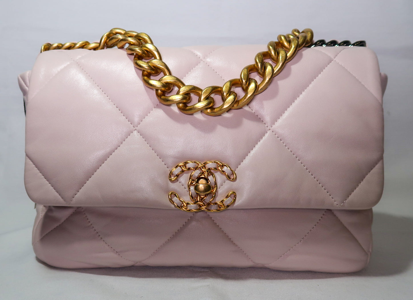 Chanel 19 Flap Bag Agneau Brillant Violet Clair