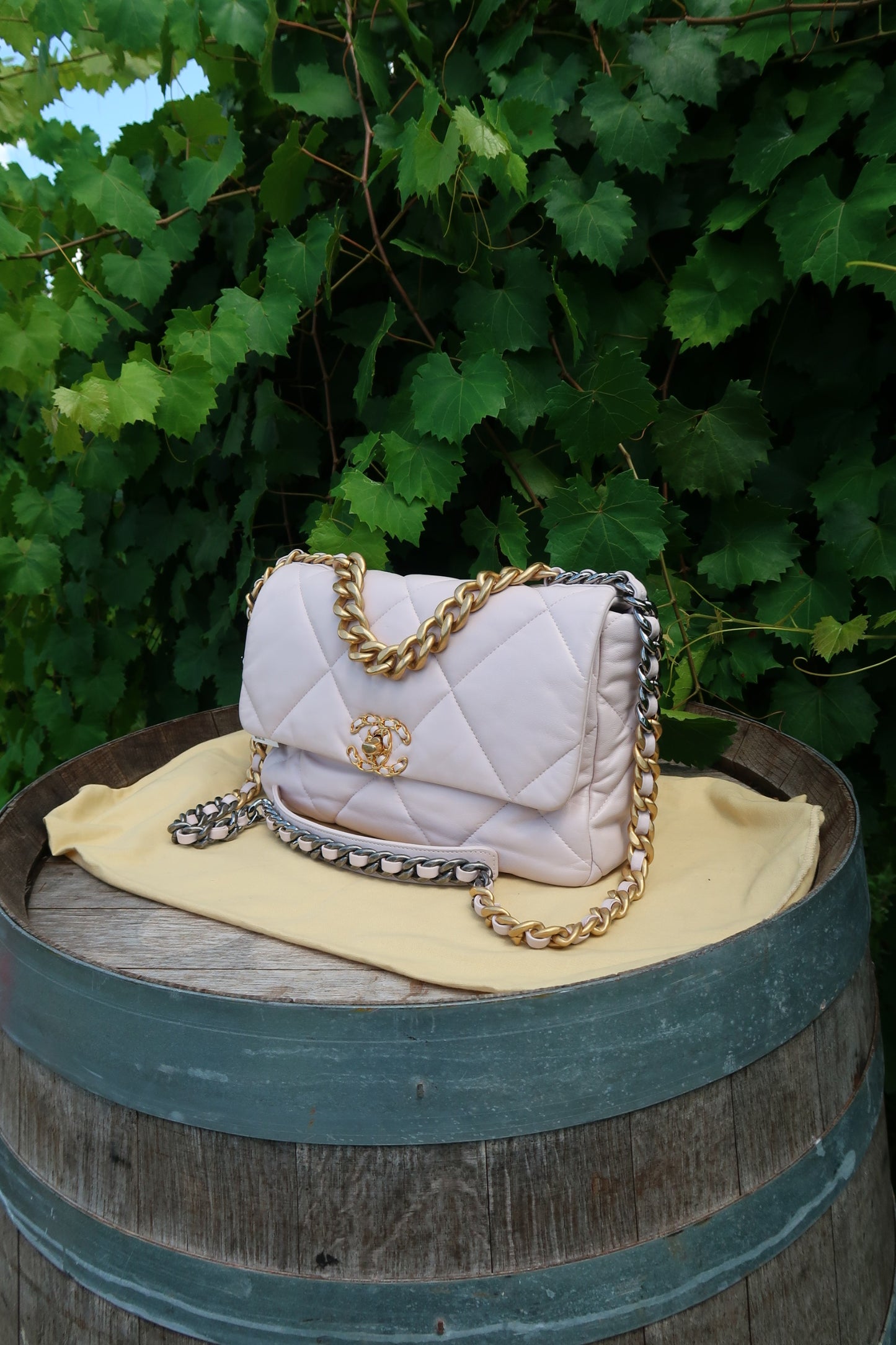 Chanel 19 Flap Bag Agneau Brillant Violet Clair