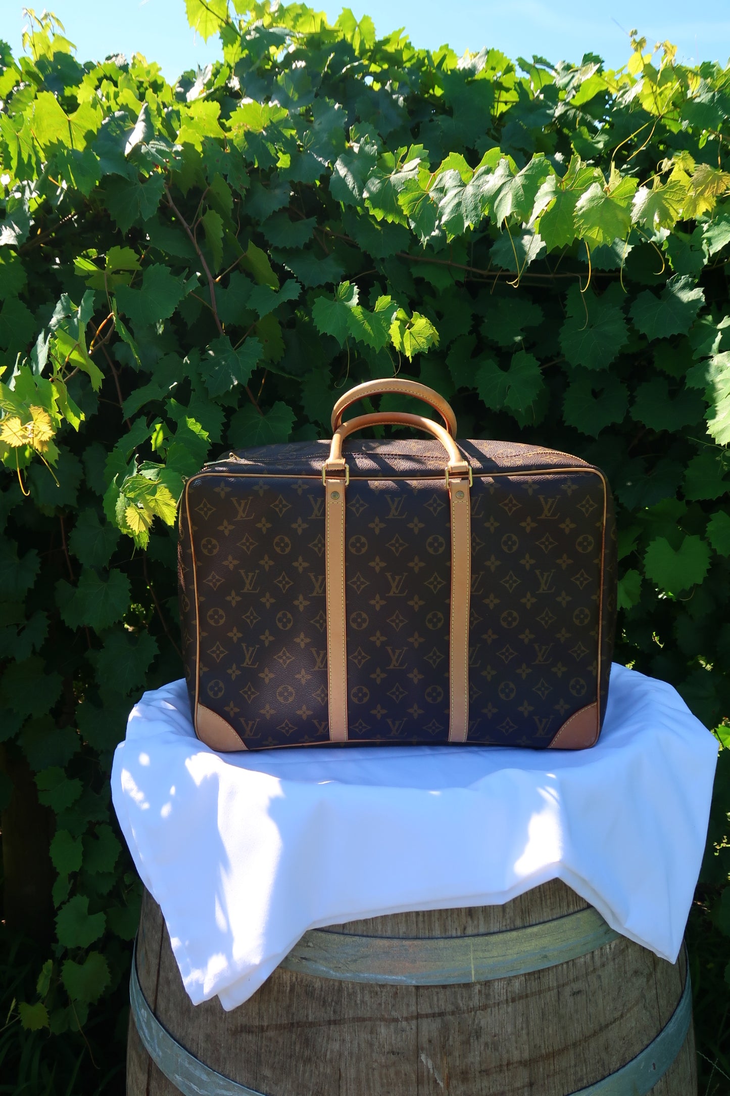 Louis Vuitton Sirius Handbag Monogram Canvas 55