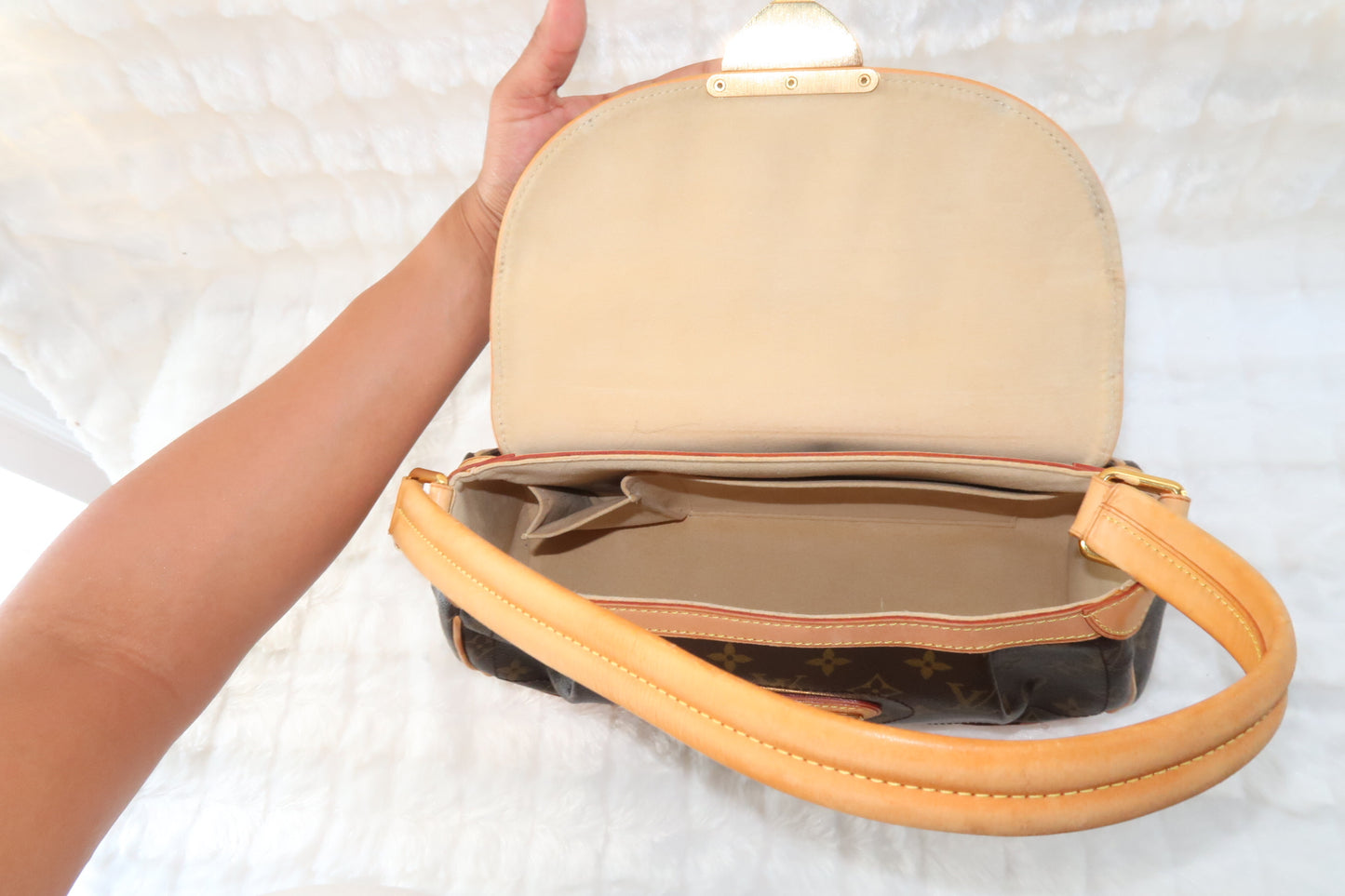 LV Monogram Beverly MM