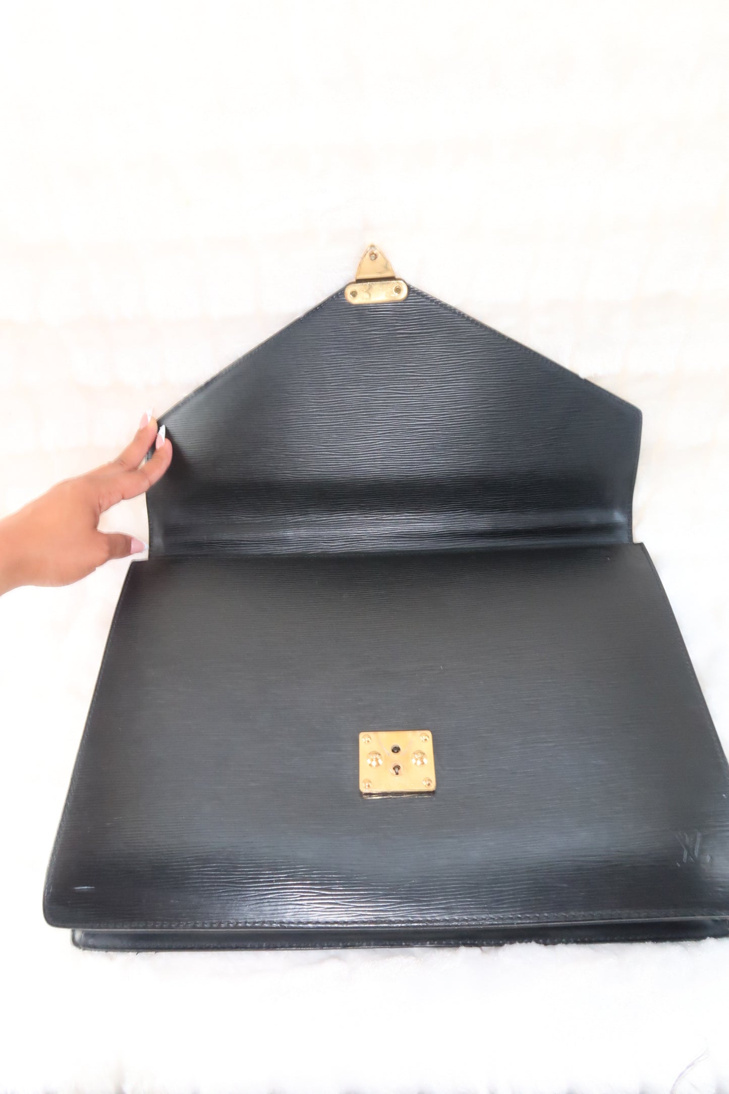 LV Epi Leather Serviette Conseiller