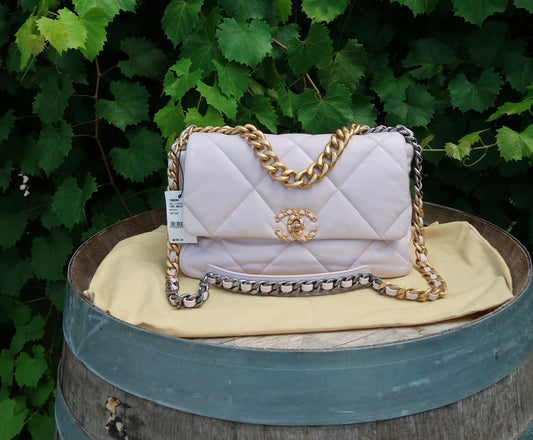 Chanel 19 Flap Bag Agneau Brillant Violet Clair