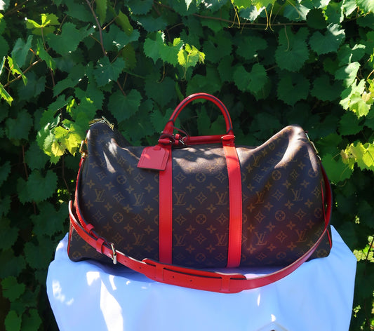 Louis Vuitton Keepall Bandoulière 50 – Monogram Canvas with Red Leather Trim